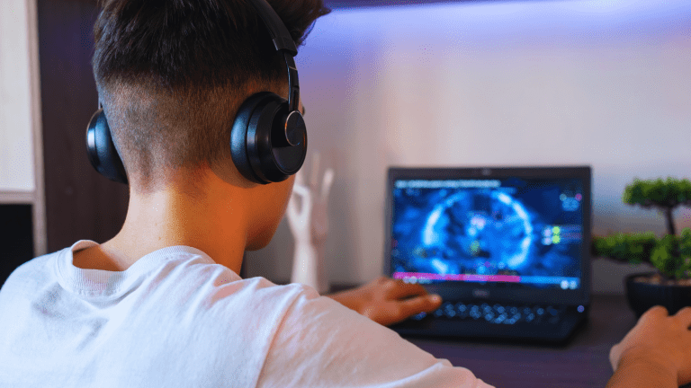 Hyvä Kannettava Tietokone 2026 – Mikä Kannattaa Ostaa?